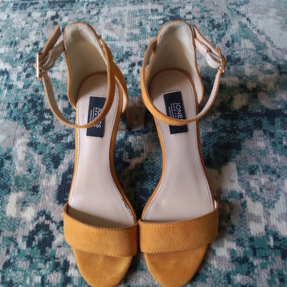 Jones New York size 5.5 mustard yellow block heels - Picture 6 of 9